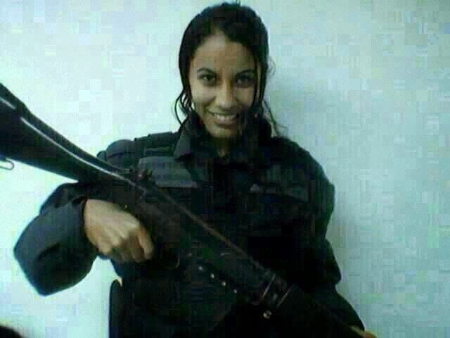 Patty Maria UPP Foto della bruna troia che ama i poliziotti di Rio de Janeiro