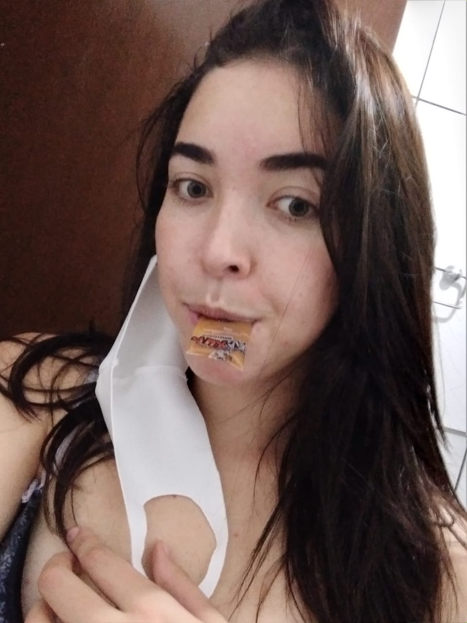 Una giovane ragazza di Paraná è andata in rete a pubblicare i suoi nudi