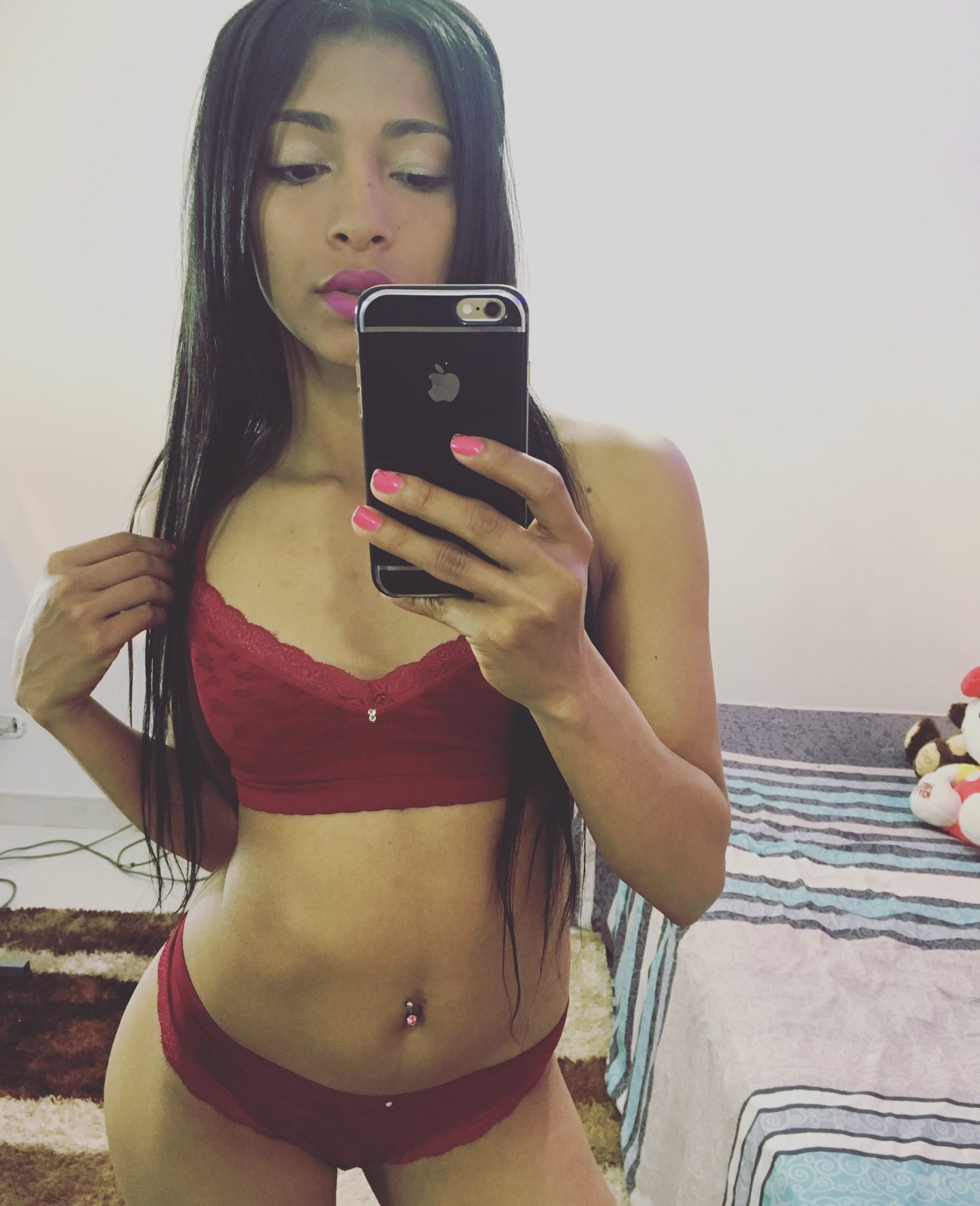 La brunetta sexy di instagram è trapelata su zap