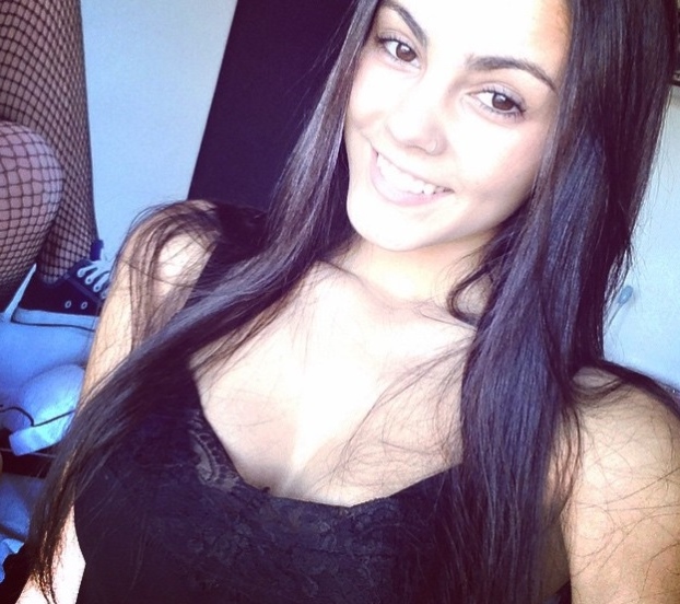 Jordana, una bella brunetta di Lages SC, è andata online