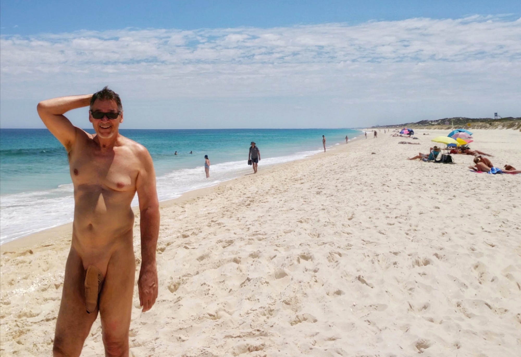 Vero nudista che si mostra in spiaggia Vero nudista che si mostra in spiaggiaTru