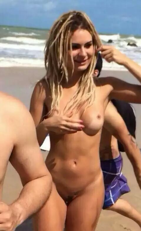 La Mendigata di Panico nuda sulla spiaggia dei nudisti