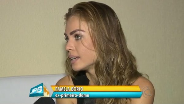 Le foto intime della sexy giornalista Pâmela Bório sono trapelate su Internet