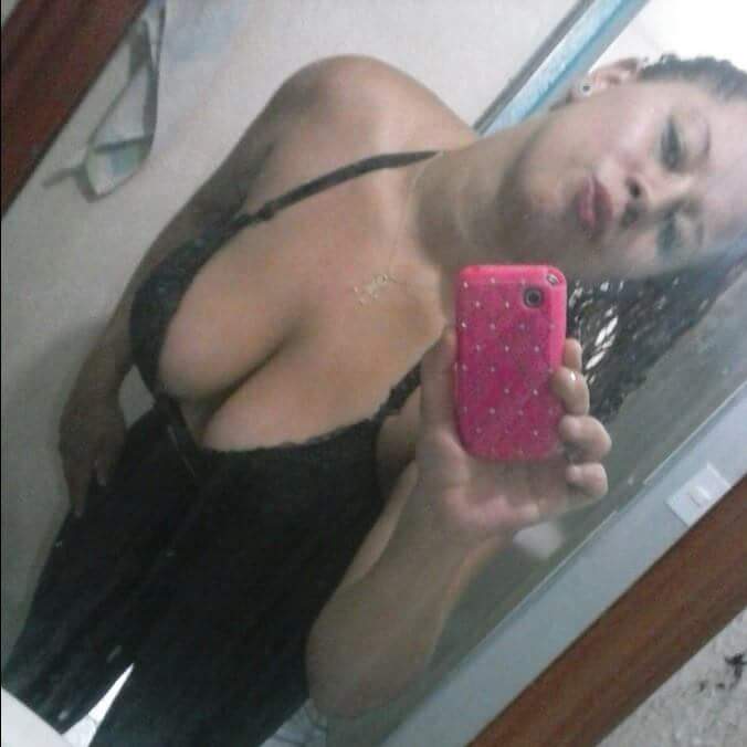 Amatoriale Busty Babado è caduta in rete nuda in foto fatte in casa